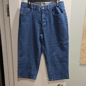 Izod Medium Wash Denim Capris Woman's Size 12